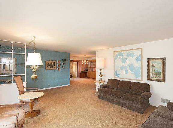4th image of 7040 N Kilpatrick Ave