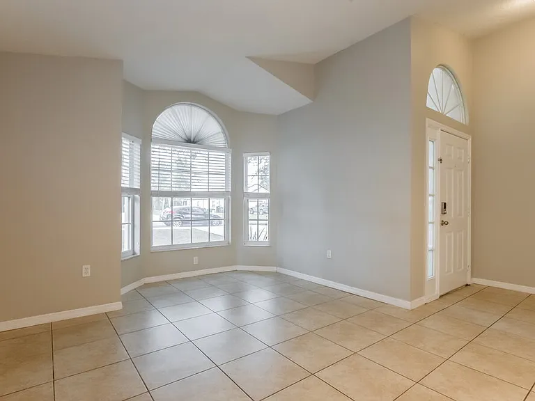 1378 Willow Crest Dr — Photo 4