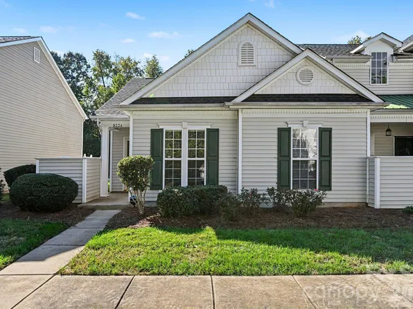 8334 Carob Tree Ln, Charlotte, NC 28215