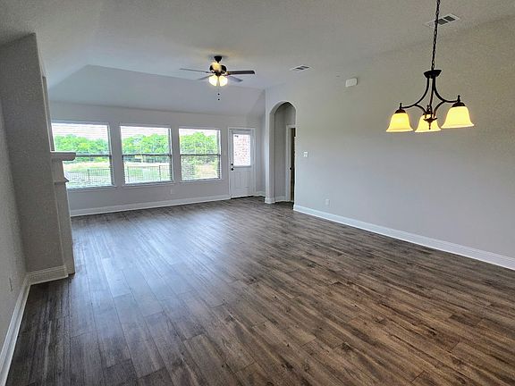 4th image of 552 Firethorn Dr