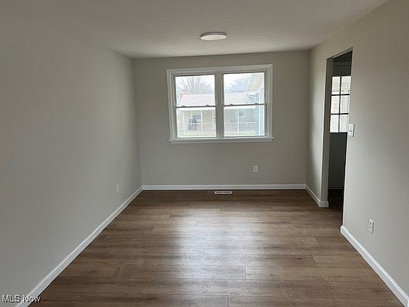 4th image of 2815 E Perkins Ave