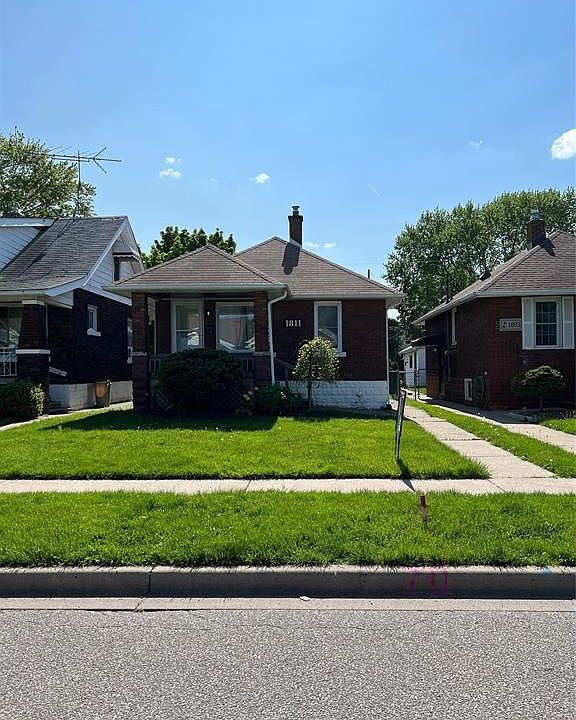 1st image of 1811 Gladstone Ave