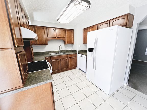 5th image of 1402 N Bracewell Dr