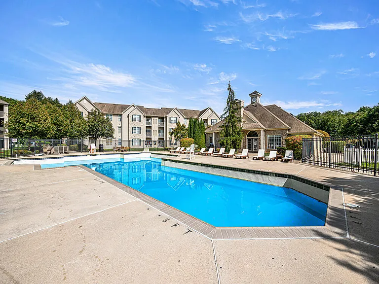 new-hampshire-commons-exteriors-and-amenities-11