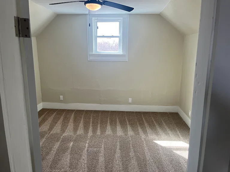 503 W 3rd St — Photo 9