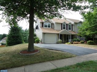 9 Fieldstone Dr, Holland, PA 18966