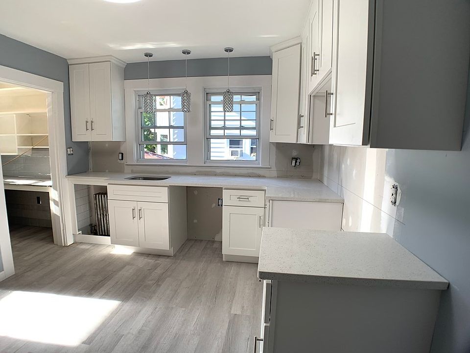 1st image of 143 Pine St #143