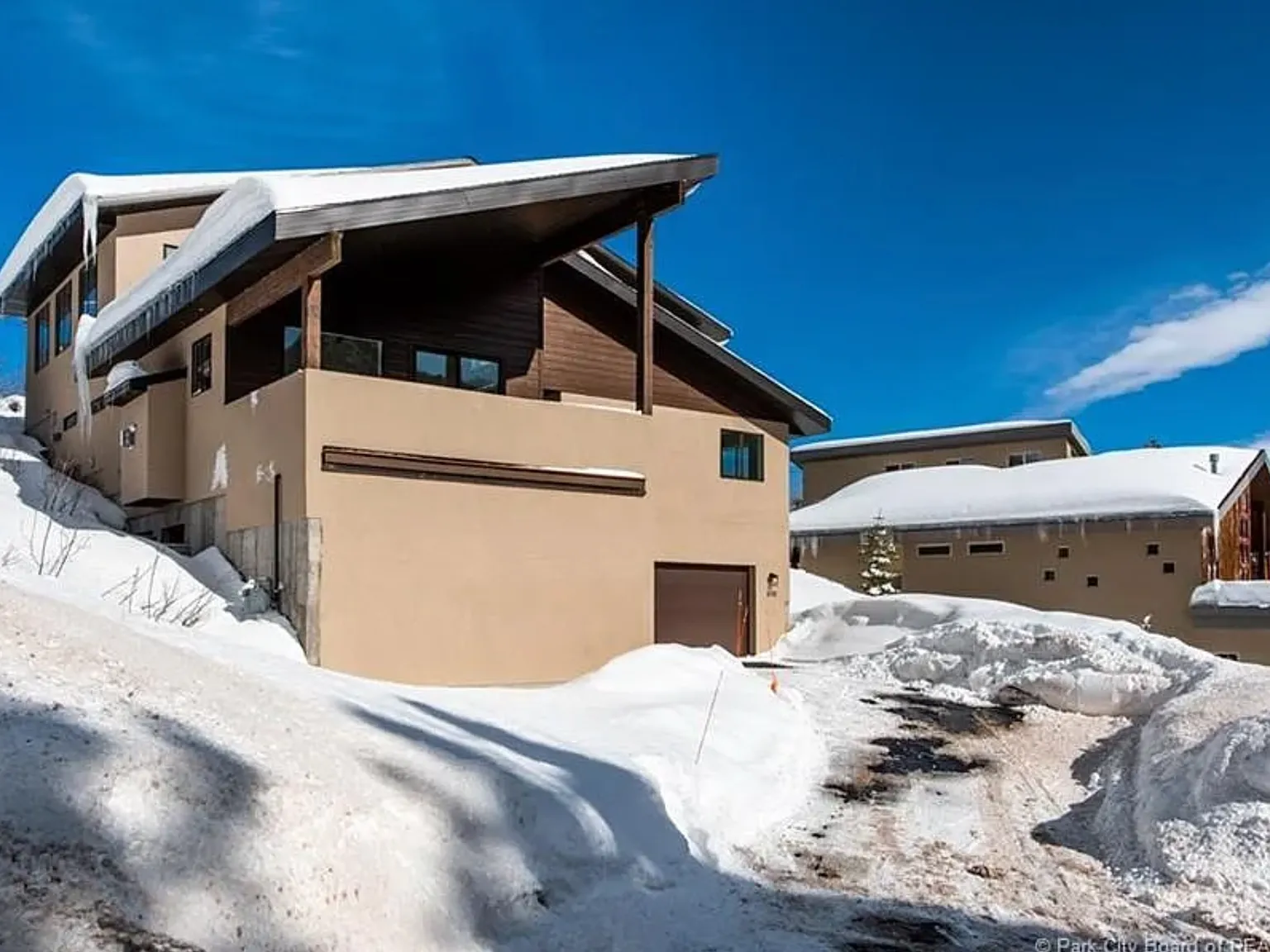 5 bed, 3855 sqft, $6,950 — Photo 3