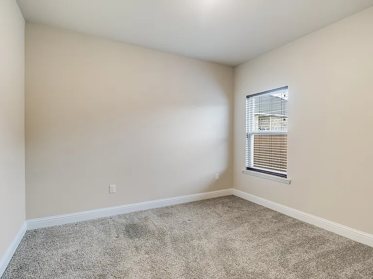 5468 Overland Dr — Photo 10