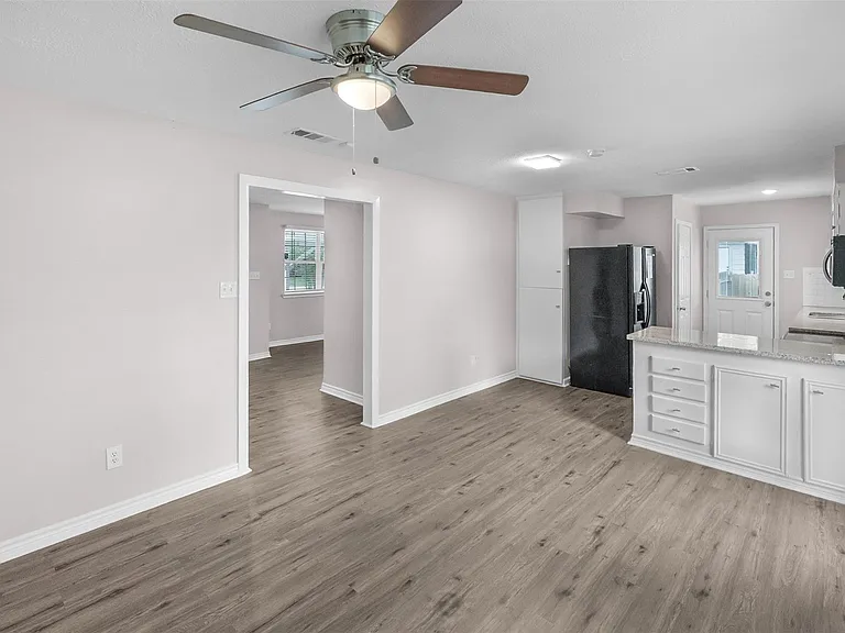 16766 Lake Cir — Photo 8