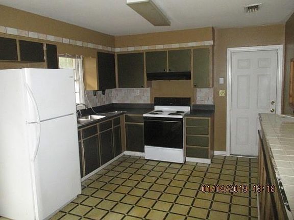 3rd image of 2222 Poinsettia Cir