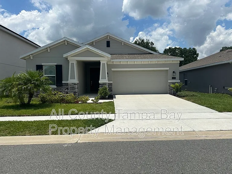 220 Pershing St — Photo 2