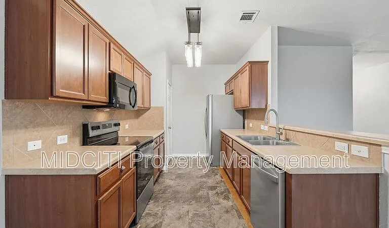 3414 Zachary St — Photo 6