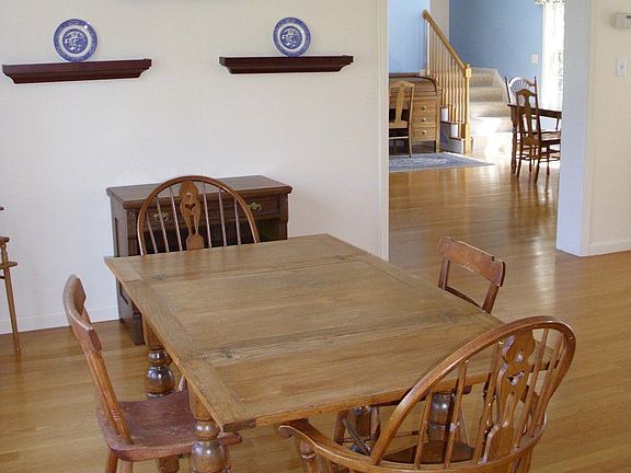 5th image of 16 Heritage Farm Dr