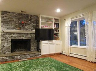 42 Blaha Ln, Bloomingburg, NY 12721