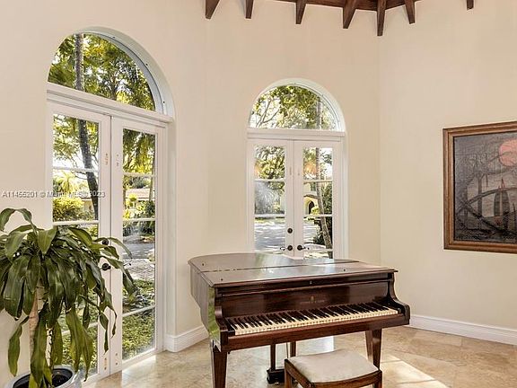 3rd image of 3835 Park Ave