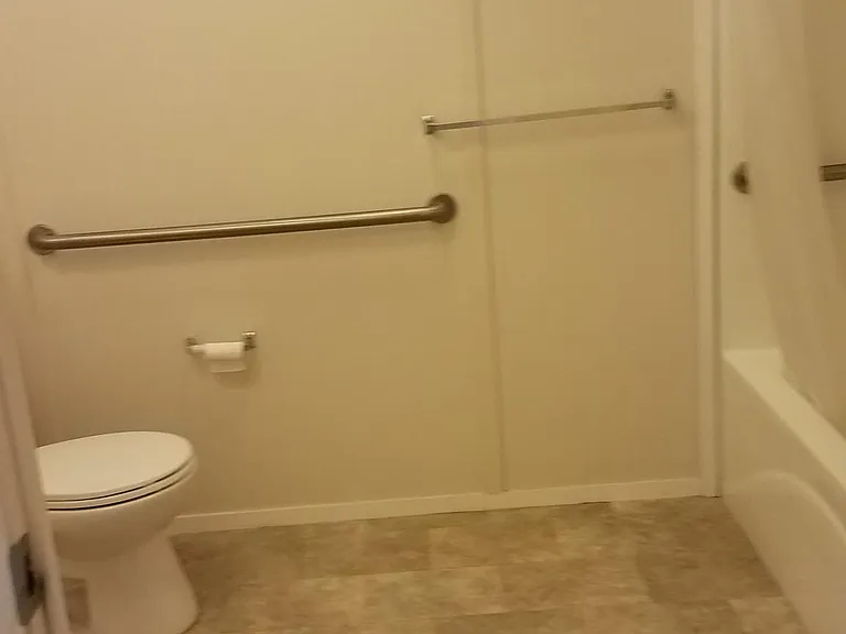 Tub/shower bathroom