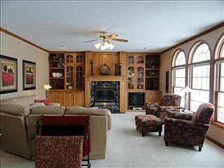 5th image of 104 Lonetree Ave