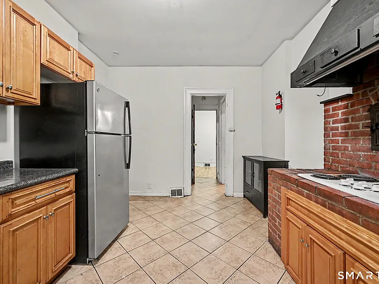 135 Sherwood Ave — Photo 6