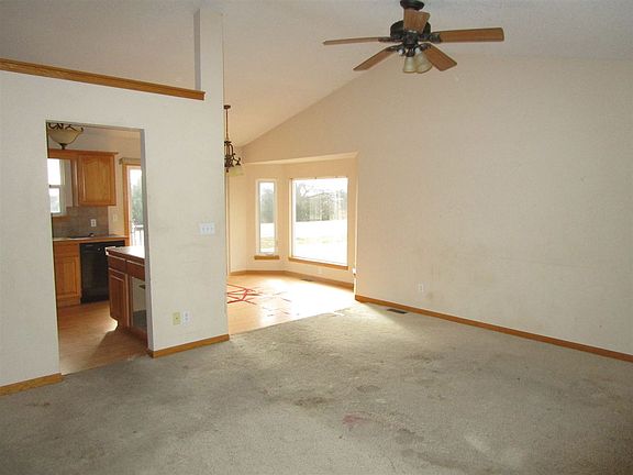 3rd image of 825 Santa Fe Ave