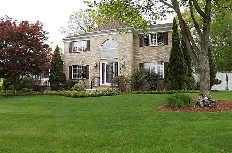 1st image of 9 Audrey Dr