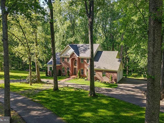 5th image of 7921 Goodhurst Dr