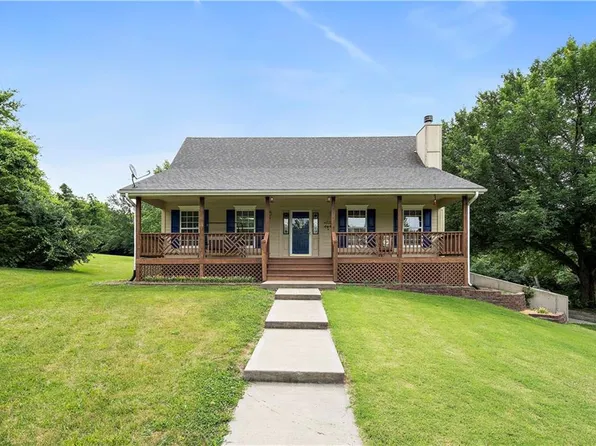 811 N Sundown Valley Rd, Buckner, MO 64016