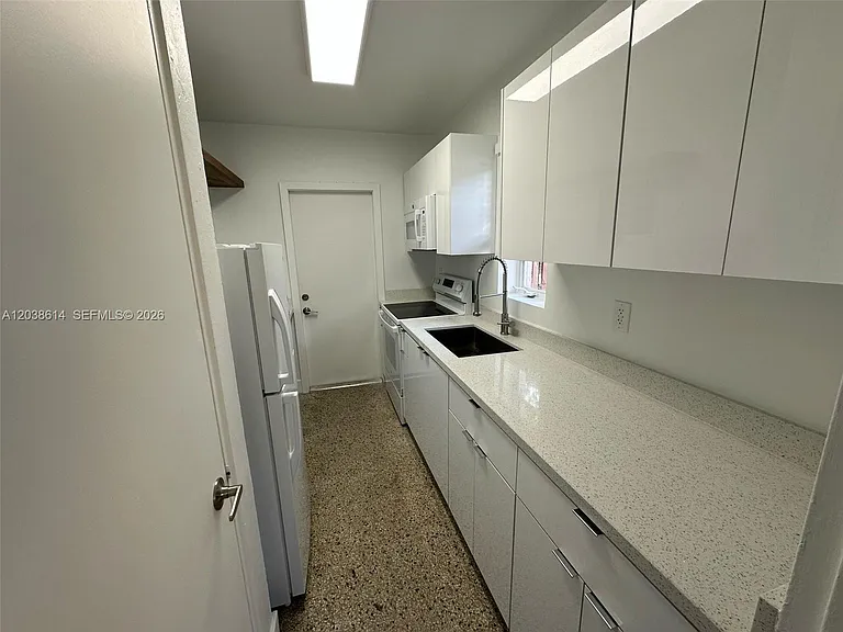 417 SE 14th Ct #1 — Photo 8