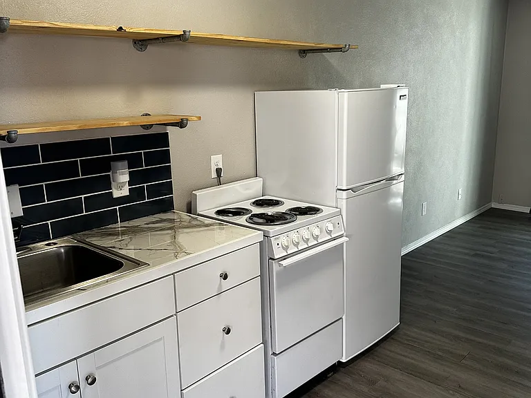 318 Princeton Dr SE #4 — Photo 2