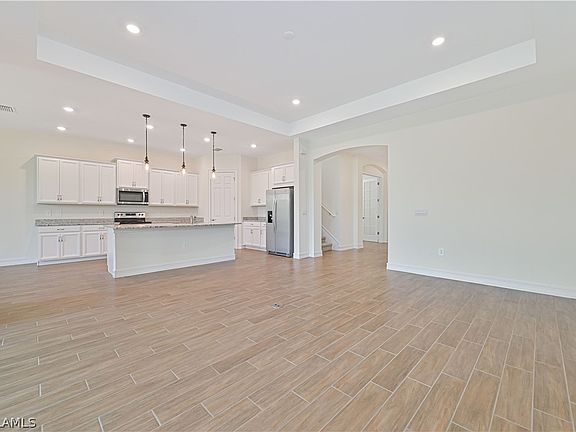 3rd image of 2912 Royal Gardens Ave