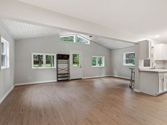 3rd image of 1690/1688/1686 S Aurora Ln