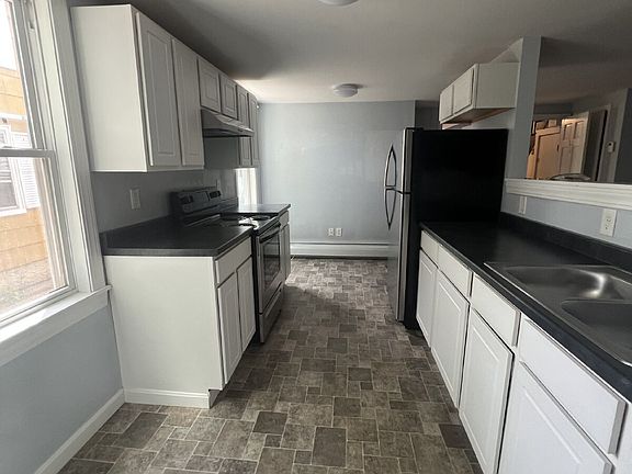 3rd image of 13 Summer St