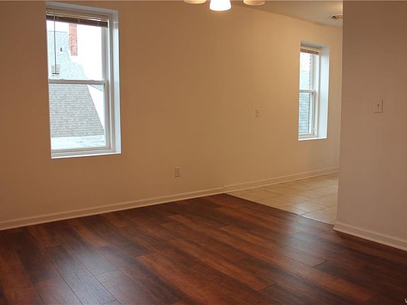 2nd image of 960 Grant St #1