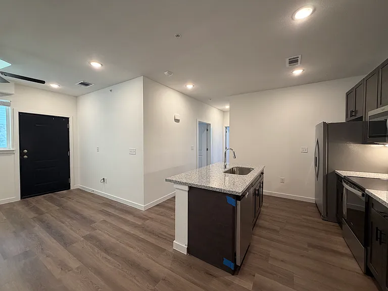 Beyond The Bend Apartments — Photo 59