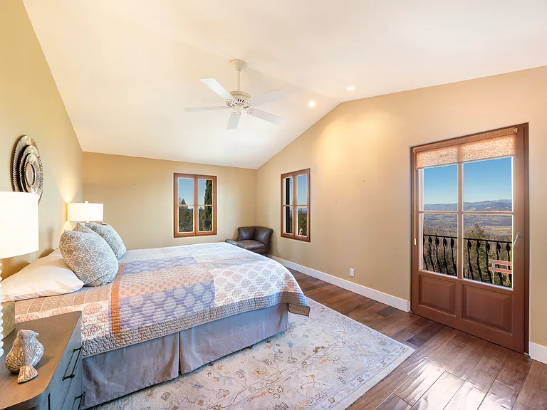 Upstairs bedroom 2