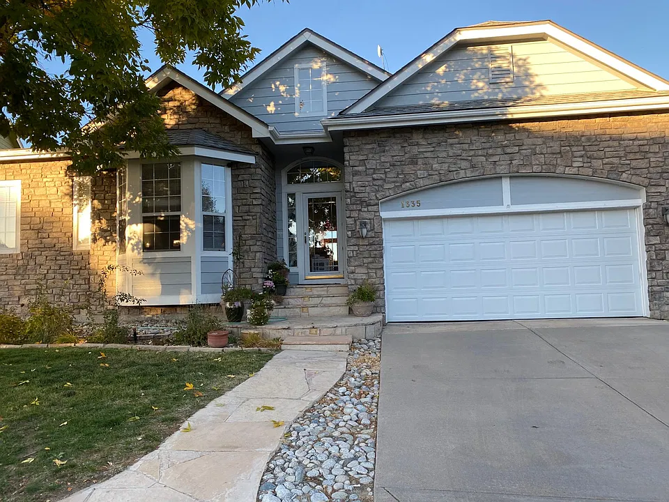 1335 Iris Cir