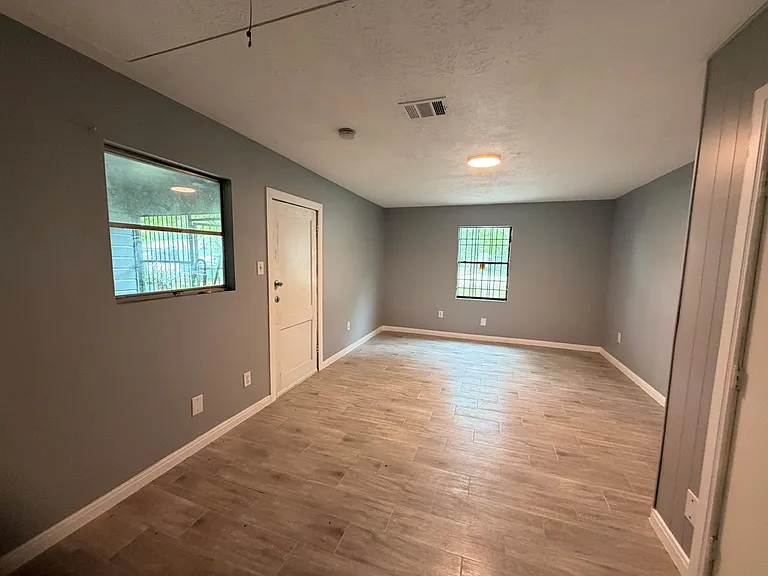 222 E John Alber Rd — Photo 18