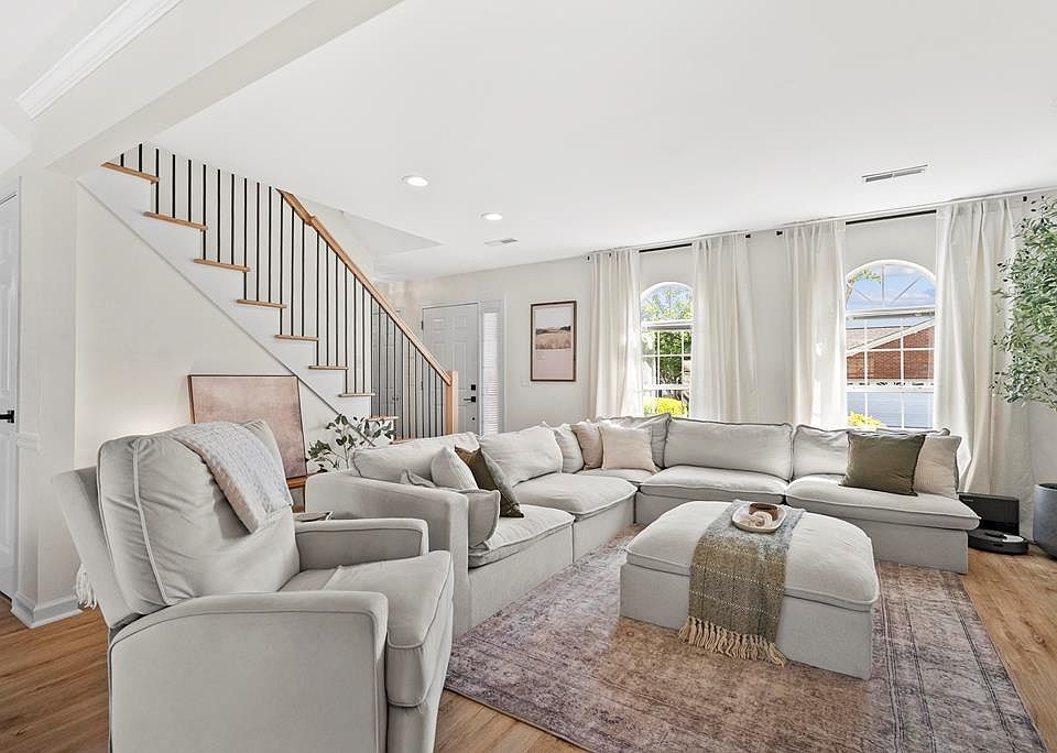 1st image of 1701 Pin Oak Dr