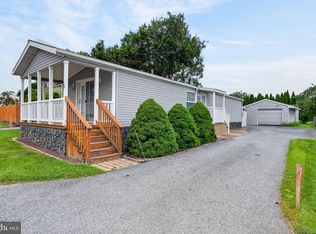 14 E Locust St, Talmage, PA 17580