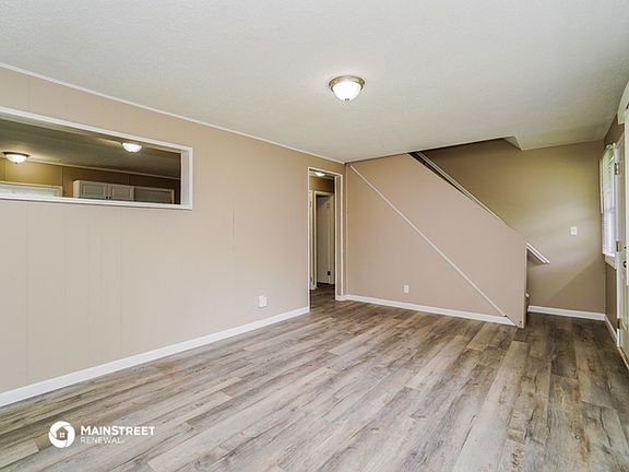 5th image of 526 Virginia Cir W