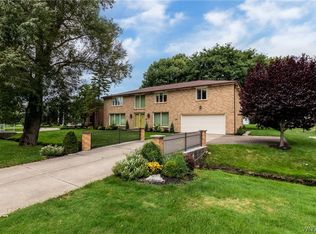 238 Dan Troy Dr, Williamsville, NY 14221