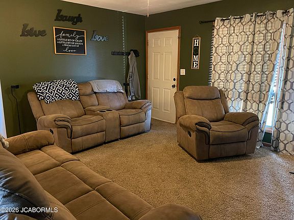 4th image of 703 Carol Ln
