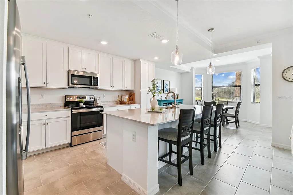 2 bed, 2.0 bath, 1142 sqft, $2,400 — Photo 2