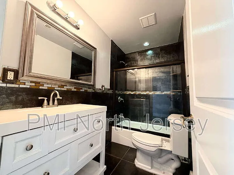 227 Washington Ave — Photo 20