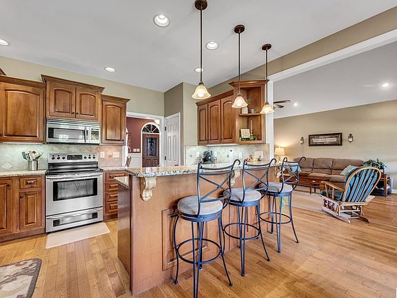 2nd image of 192 Cherry Blossom Ln
