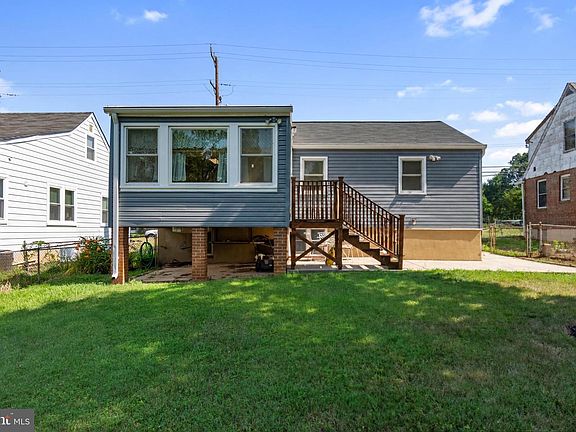 5th image of 6011 Berwyn Rd
