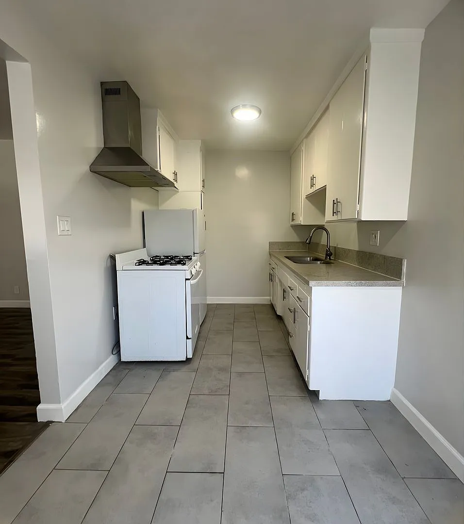 2 bed, 1.0 bath, 900 sqft, $2,450 — Photo 1
