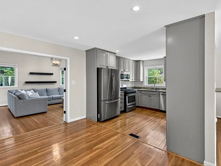 1109 Hillcrest Dr SW — Photo 10