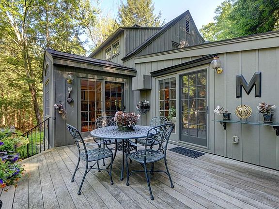 1009 Exterior Front  Deck