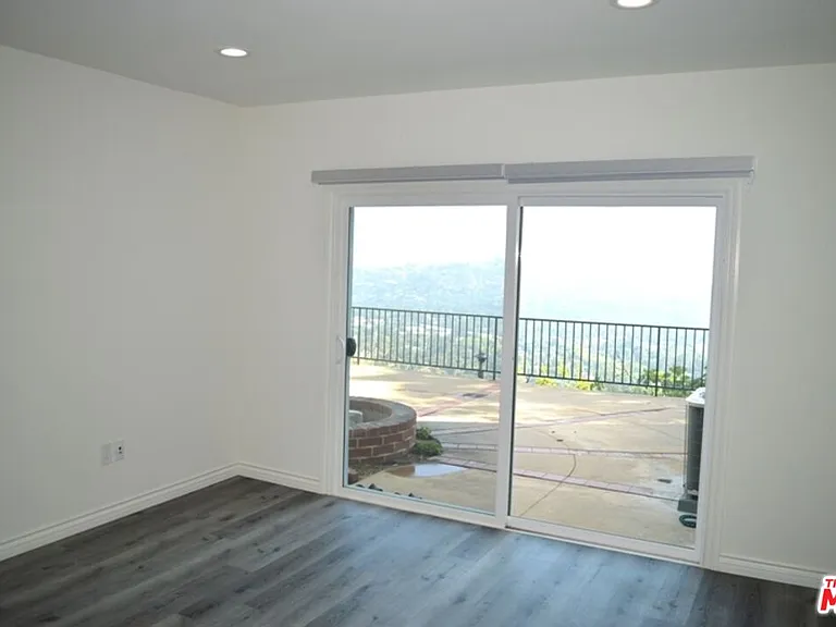 5425 Godbey Dr — Photo 2